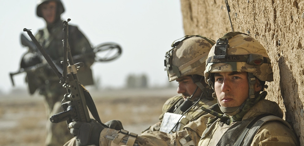 cc ISAF, modified, https://commons.wikimedia.org/wiki/File:Canadian_and_Afghan_National_Army_soldiers_patrol_in_Badula_Qulp_during_Operation_Moshtarak.jpg