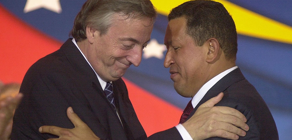                 cc Casa Rosada, modified, https://en.m.wikipedia.org/wiki/File:N%C3%A9stor_Kirchner_y_Hugo_Ch%C3%A1vez-Venezuela-Julio_2004.jpg
              