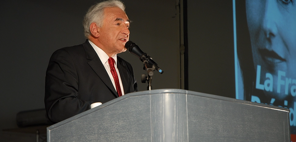 Guillaume Paumier, Dominique Strauss-Kahn (French socialist politician) during his meeting in Toulouse on April, 13th 2007 where he was promoting Ségolène Royal's candidacy for the 2007 presidential election. / https://commons.wikimedia.org/wiki/File:Dominique_Strauss-Kahn_-_Strauss-Kahn_meeting_in_Toulouse_for_the_2007_French_presidential_election_0253_2007-04-13.jpg
