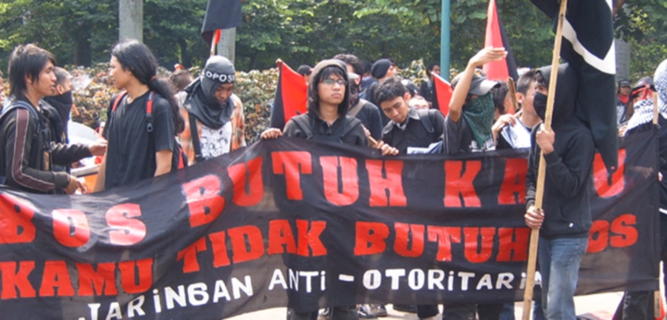                 cc Harisx, public domain, modified, https://commons.wikimedia.org/wiki/File:Protest_march_in_Jakarta,_Indonesia_-_20070501.jpg
              