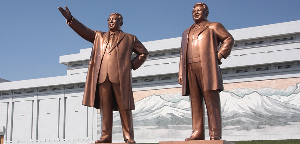                 cc J.A. de Roo, modified, https://commons.wikimedia.org/wiki/File:The_statues_of_Kim_Il_Sung_and_Kim_Jong_Il_on_Mansu_Hill_in_Pyongyang_%28april_2012%29.jpg
              