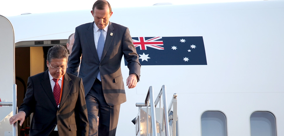 cc APEC 2013, modified, https://commons.wikimedia.org/wiki/File:Perdana_Menteri_Australia_Tony_Abbott_Tiba_di_Indonesia_%2810128558286%29.jpg