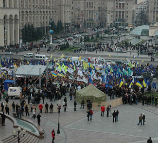 Yanukovych stirs civilian protests
