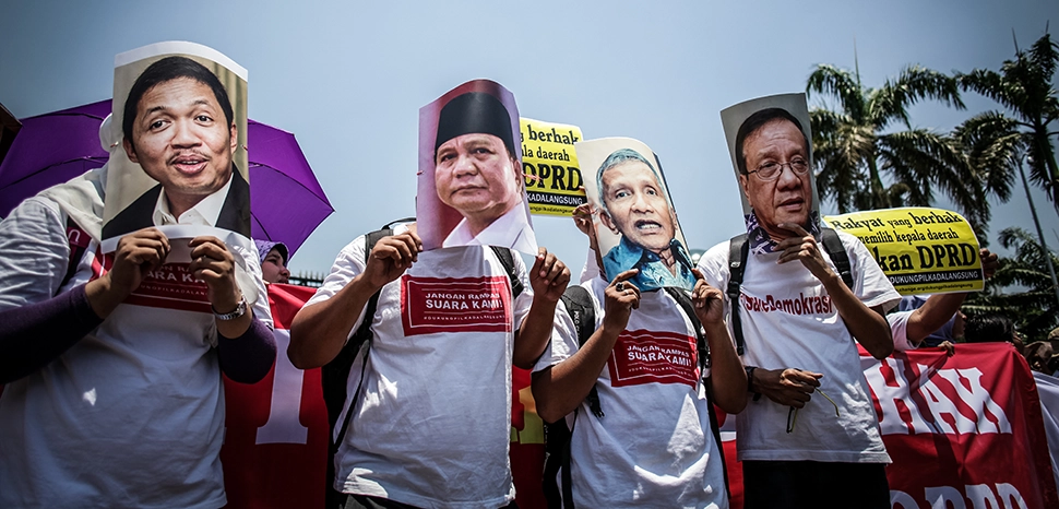                 Indonesia demonstration at parliament - Indonesian anti-corruption civil society organisations rejected the 2014 Regional Elections Bill which changes direct elections so that they become an indirect election. The demonstration took place in front of the Parliament building. Protesters wore face masks depicting those supporting the Regional Elections Bill and denounced them for violating the principles of democracy in Indonesia. / cc Transparency International Indonesia / https://www.flickr.com/photos/transparencyinternational/17769227214
              