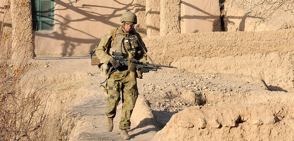 cc Spc. Jonathan Thomas, 16th Mobile Public Affairs Detachment, modified, https://commons.wikimedia.org/wiki/File:Australian_Army_soldier_in_Afghanistan_during_2010.jpg