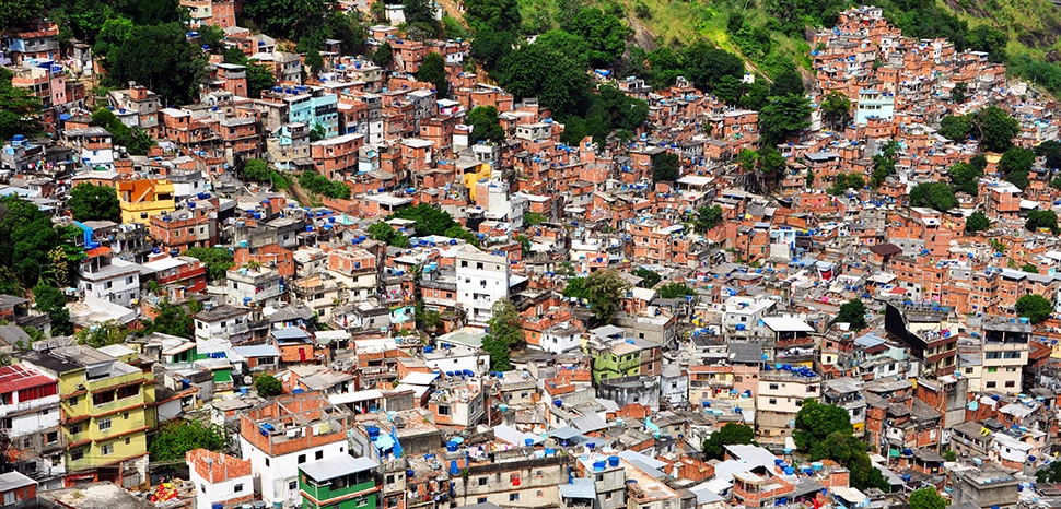 cc chensiyuan, modified, https://en.m.wikipedia.org/wiki/File:1_rocinha_favela_closeup.JPG