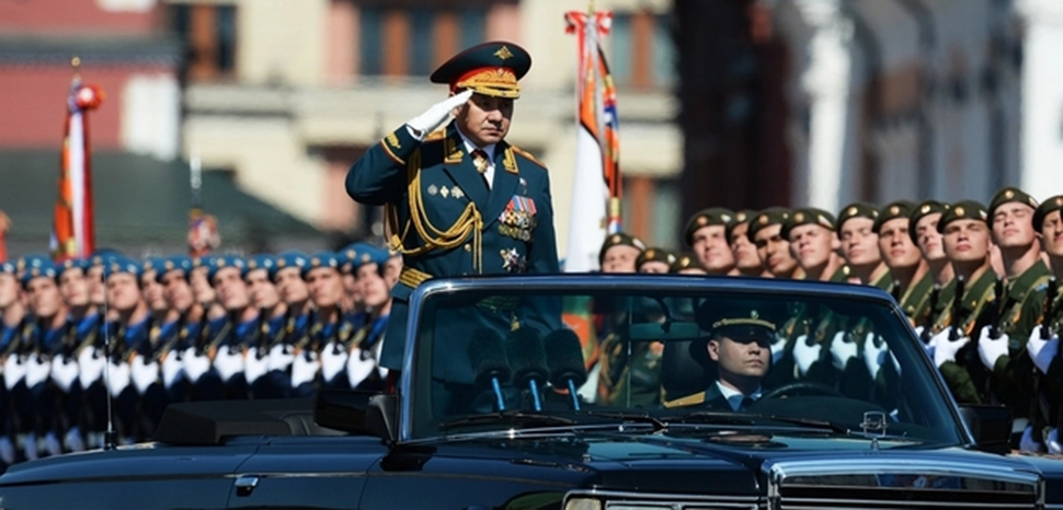                 cc Defence Minister, General of the Army Sergei Shoigu at the military parade to mark the 71st anniversary of Victory in the 1941-1945 Great Patriotic War, modified, http://government.ru/en/news/22956/
              