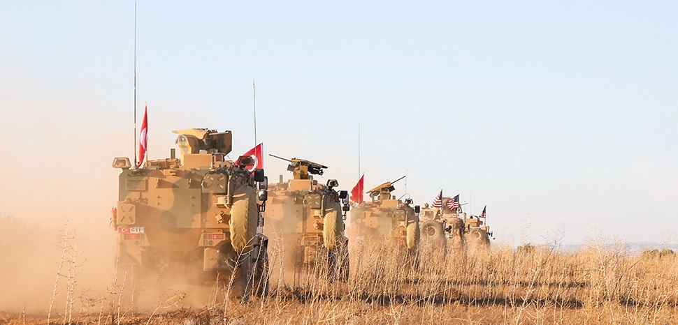 cc Combined Joint Task Force - Operation Inherent Resolve/Spc. Arnada Jones, modified, https://commons.wikimedia.org/wiki/File:Combined_Joint_U.S.,_Turkey_Patrols.jpg