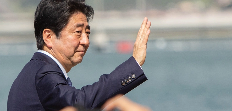                 Japan Shinzo Abe, cc Anthony Quintano, modified, Former Prime Minister of Japan Shinzo Abe Visit To Pearl Harbor Hawaii 2016 / https://www.flickr.com/photos/quintanomedia/52201600431/in/photostream/
              