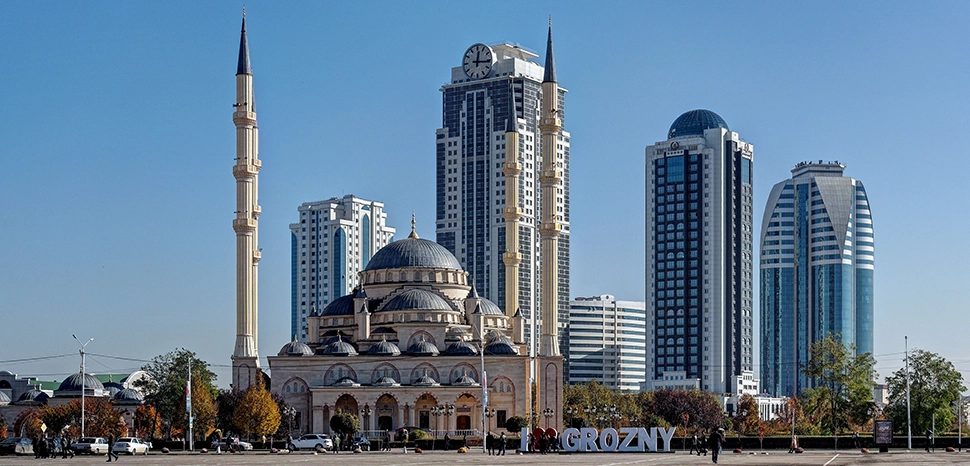 cc Alexxx1979, modified, Grozny. Grozny-City Towers. Mosque 