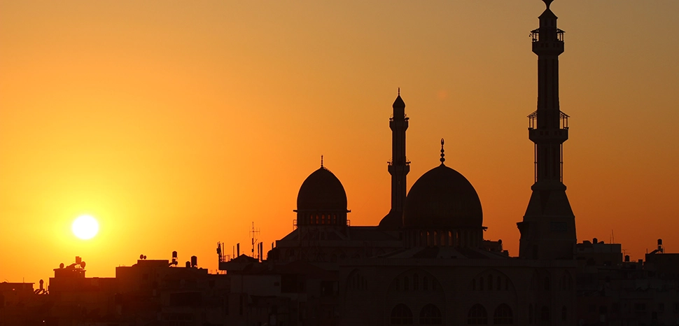 cc Moataz Egbaria, modified, https://commons.wikimedia.org/wiki/File:Sunsets_of_Umm_al-Fahm6.JPG