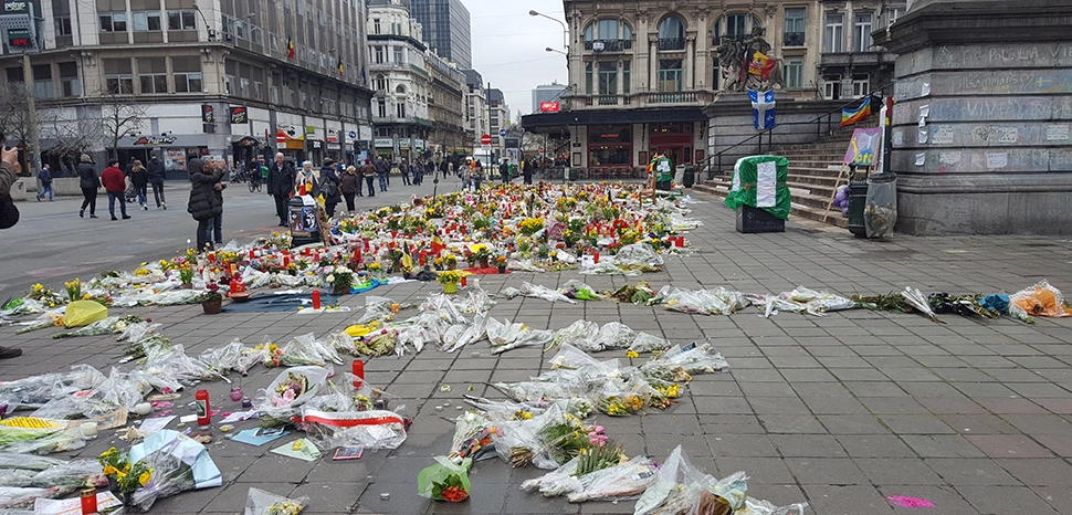 cc Romaine, modified, https://commons.wikimedia.org/wiki/File:Brussels_after_the_attacks_%2820%29.jpg