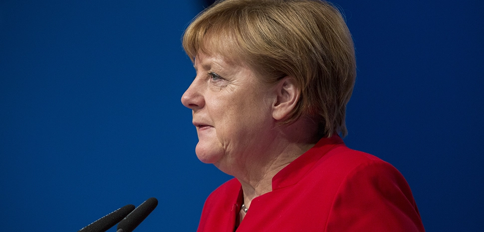 cc Olaf Kosinsky, modified, https://commons.wikimedia.org/wiki/File:2016-12-06_Angela_Merkel_CDU_Parteitag_by_OlafKosinsky_BT0A5699.jpg