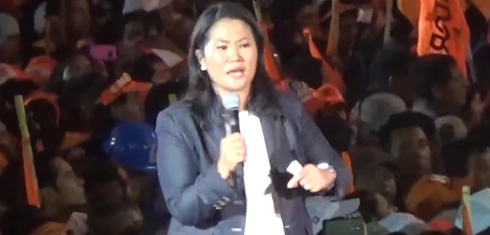 cc NotimexTV, modified, https://commons.wikimedia.org/wiki/File:Keiko_Fujimori_no_%C3%BAltimo_ato_de_sua_campanha_presidencial_em_2016.png