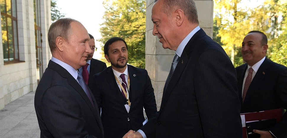 cc Russian Presidential Executive Office, modified, https://en.wikipedia.org/wiki/File:Meeting_between_Russian_President_Vladimir_Putin_and_Turkish_President_Recep_Tayyip_Erdogan_in_Sochi.jpg