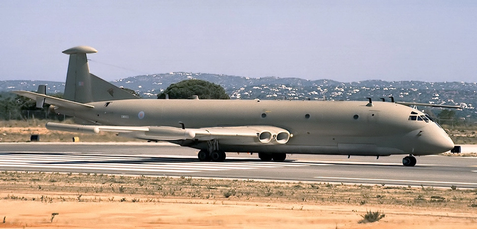                 cc Pedro Aragão, modified, https://commons.wikimedia.org/wiki/File:British_Aerospace_Nimrod_R.1,_United_Kingdom_-_Royal_Air_Force_%28RAF%29_JP111396.jpg
              