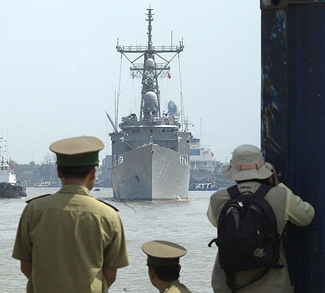 US Navy, public domain, https://commons.wikimedia.org/wiki/File:US_Navy_031119-N-8590G-001_USS_Vandegrift_(FFG_48)_arrives_in_Ho_Chi_Minh_City,_Vietnam.jpg