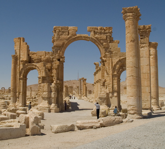 Palmyra, cc Flickr Alper Çuğun, modified, https://creativecommons.org/licenses/by/2.0/