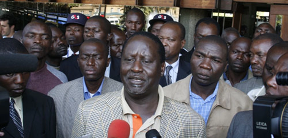 cc DEMOSH, modified, Orange Democratic Movement leader Raila Odinga Address the press after being through out of the tally centre at the KICC in Nairobi. / https://en.m.wikipedia.org/wiki/File:Raila_and_the_media.jpg