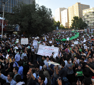 Iran Protests of June 2009, cc Milad Avazbeigi, modified, https://commons.wikimedia.org/wiki/File:Iran_election_protest_June_16_6996.jpg
