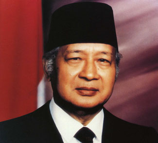 President_Suharto,_1993, public domain, State Secretariat of the Republic of Indonesia, https://commons.wikimedia.org/wiki/File:President_Suharto,_1993.jpg