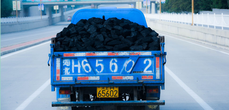 A coal delivery in China, cc Flickr Han Jun Zeng, modified, https://creativecommons.org/licenses/by-sa/2.0/