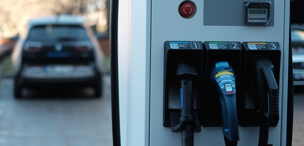 EVcharging, cc Flickr Kārlis Dambrāns, modified, https://creativecommons.org/licenses/by/2.0/