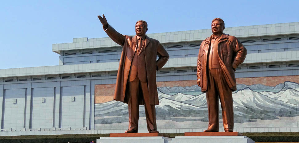 cc Bjørn Christian Tørrissen , modified, https://en.wikipedia.org/wiki/North_Korean_cult_of_personality#/media/File:Mansudae-Monument-Bow-2014.jpg