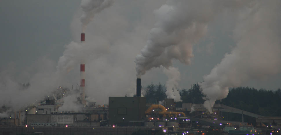                 Smokestacks, cc Flickr Quinn Dombrowski, modified, https://creativecommons.org/licenses/by-sa/2.0/
              
