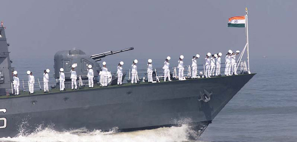 cc Indian Navy, modified, https://commons.wikimedia.org/wiki/File:Indian_Navy_personnel_salute_from_a_naval_ship.jpg