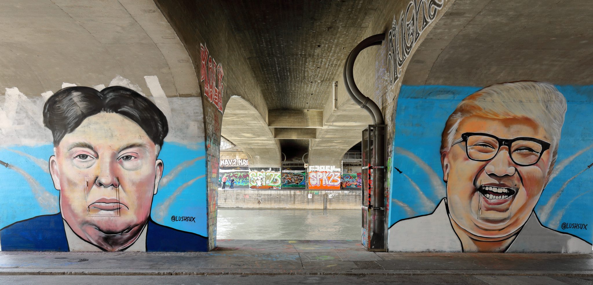                 Wien_-_Donald-Trump-_und_Kim-Jong-un-Graffiti_von_Lush_Sux, cc © Bwag/Wikimedia or © Bwag/Commons or © Bwag/CC-BY-SA-4.0
              