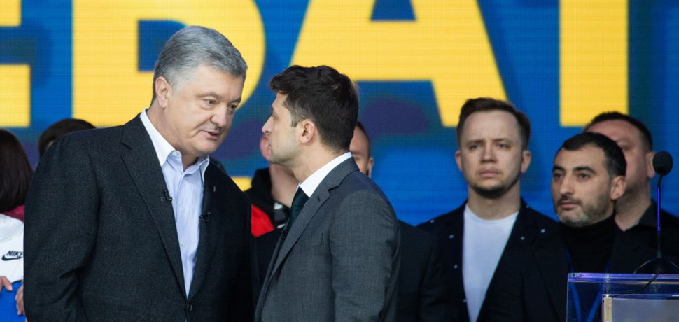 PoroZele, cc Ukraine President Office, modifiied, https://zh.m.wikipedia.org/wiki/File:Debates_of_Petro_Poroshenko_and_Vladimir_Zelensky_(2019-04-19)_02.jpg