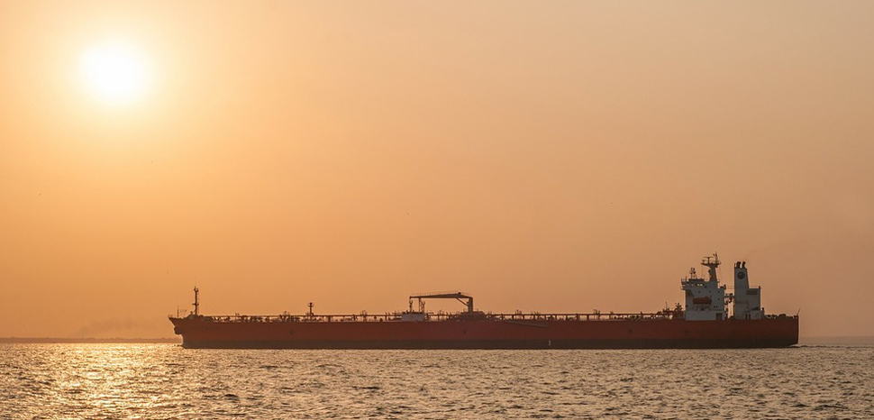                 TankerSunrise, modified, public domain, https://picryl.com/media/maracaibo-venezuela-sunrise-travel-vacation-faeace
              