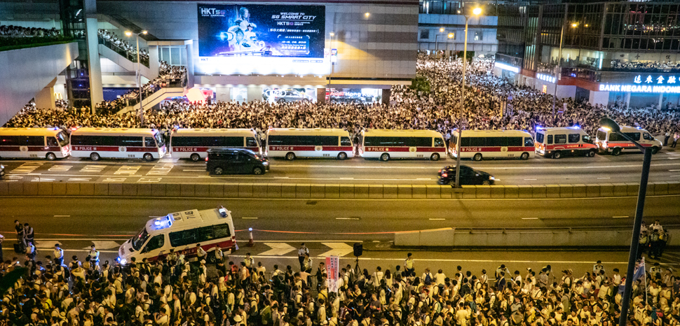 HKProtest, HF9631, modifeid, https://commons.wikimedia.org/w/index.php?title=Special:Search&title=Special:Search&redirs=0&search=hong+kong+protests+2019&fulltext=Search&fulltext=Advanced+search&ns0=1&ns6=1&ns14=1&advanced=1&searchToken=61eet2vvhprojkv0oicyinmr5#%2Fmedia%2FFile%3AJune9protestTreefong06.jpg