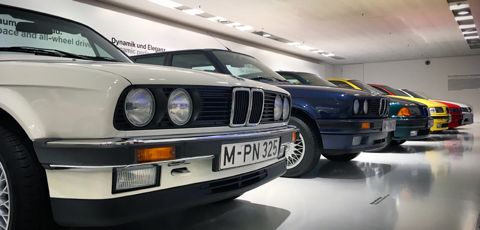 BMWMuseum, cc Flickr Sergei Gussev https://creativecommons.org/licenses/by/2.0/,modified,