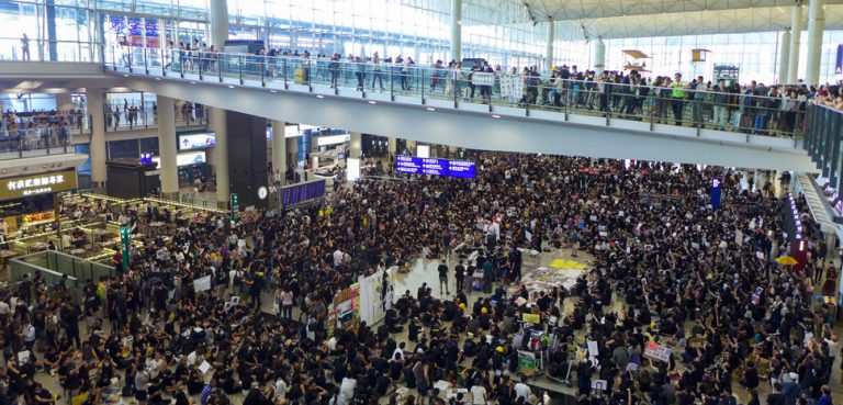 Hong Kong sit-in airport protest, cc Wpcpey, modified, https://commons.wikimedia.org/wiki/File:HK_airport_sit-in_protest_20190726.jpg