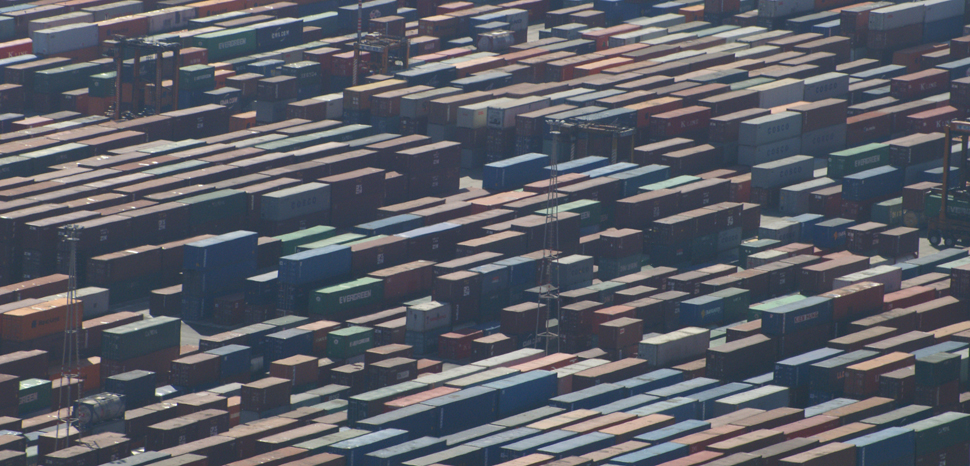 Shipping containers in Barcelona, cc Flickr David Merrett, modified, https://creativecommons.org/licenses/by/2.0/