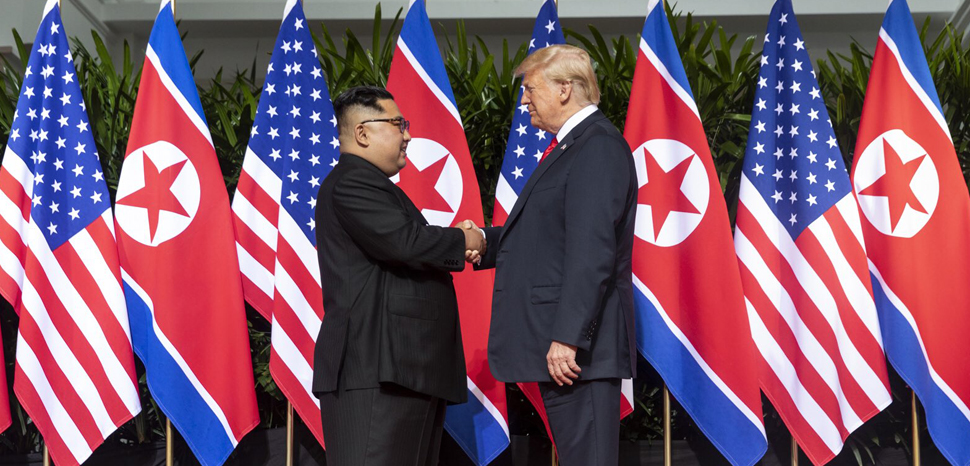 public domain, Executive Office of USA, modified, https://en.wikipedia.org/wiki/File:Kim_and_Trump_shaking_hands_at_the_red_carpet_during_the_DPRK%E2%80%93USA_Singapore_Summit.jpg