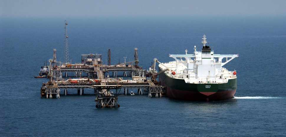 Central Command Area of Responsibility (Jun. 29, 2003) -- Commercial oil tanker AbQaiq readies itself to receive oil at Mīnā' al-Bakr Oil Terminal (MABOT), an off shore Iraqi oil installation. The supertanker AbQaiq is the first commercial vessel to receive exported Iraqi oil as an off shore customer since 1991, outside of the United Nations' Oil-for-Food programme. AbQaiq is scheduled to take on an estimated 2 million barrels of crude oil. U.S. Navy and coalition forces are helping to provide security, enforcing an exclusionary perimeter around the terminal. U.S. Navy photo by Photographer's Mate 2nd Class Andrew M. Meyers. (RELEASED) - https://uz.wikipedia.org/wiki/Fayl:Tanker_offshore_terminal.jpg