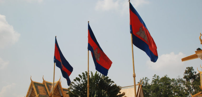 Cambodian Flag, CC Flickr, Damien Dempsey, Modified, https://www.flickr.com/photos/yarra64/3394225935/, https://creativecommons.org/licenses/by/2.0/