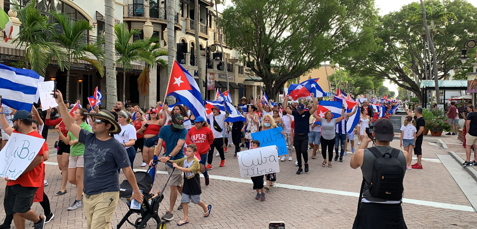 A 2021 solidarity protest in Naples, Florida, cc P,TO 19104, modified, https://commons.wikimedia.org/wiki/File:2021_Cuban_government_protest_in_Naples_Florida.jpg