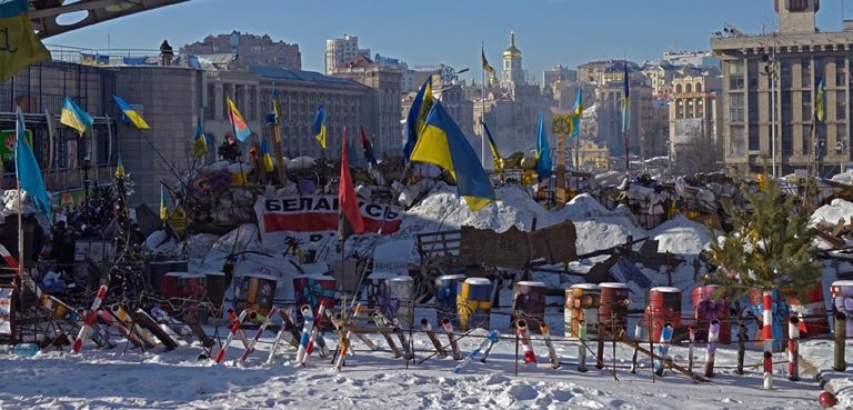 cc Ввласенко, modified, https://commons.wikimedia.org/w/index.php?title=Special:Search&redirs=0&search=euromaidan&fulltext=Search&ns0=1&ns6=1&ns14=1&title=Special:Search&advanced=1&fulltext=Advanced%20search#/media/File:Euromaidan_2014_in_Kyiv._The_New_Year's_morning.jpg