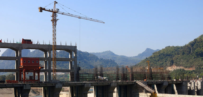 Dam construction for energy supply in the lower reaches of the Nam Ou, cc Tbachner , modified, https://commons.wikimedia.org/w/index.php?title=Special:Search&redirs=0&search=laos%20dam&fulltext=Search&ns0=1&ns6=1&ns14=1&title=Special:Search&advanced=1&fulltext=Advanced%20search#/media/File:2014_12_Thailand_Laos-449.JPG