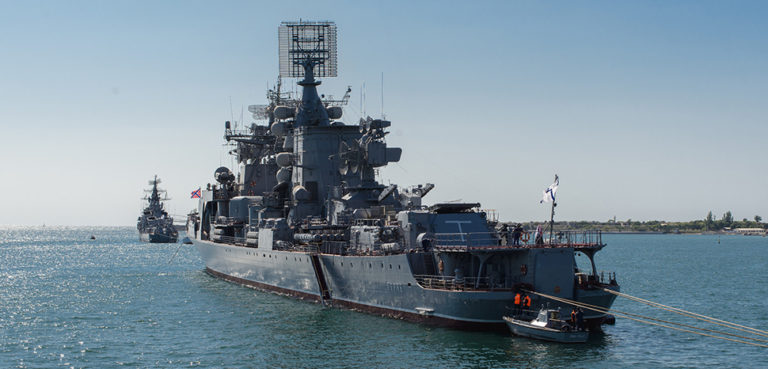 cc Nick Savchenko, modified, https://commons.wikimedia.org/wiki/File:Russian_Naval_Ships_%2841560488%29.jpeg