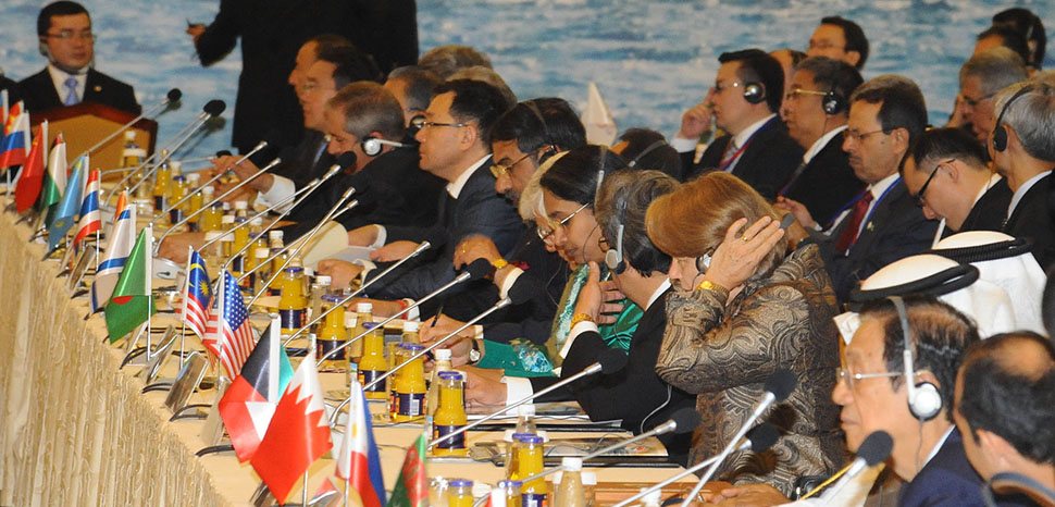 CICA summit from 2010; cc Ministry of Commerce & Industry India, modified, https://commons.wikimedia.org/w/index.php?title=Special:Search&redirs=0&search=CICA%20summit&fulltext=Search&ns0=1&ns6=1&ns14=1&title=Special:Search&advanced=1&fulltext=Advanced%20search#/media/File:The_Union_Commerce_and_Industry_Minister,_Shri_Anand_Sharma_attending_the_3rd_Conference_on_Confidence_Building_Measures_in_Asia_(CICA)_Summit,_in_Istanbul_on_June_08,_2010.jpg