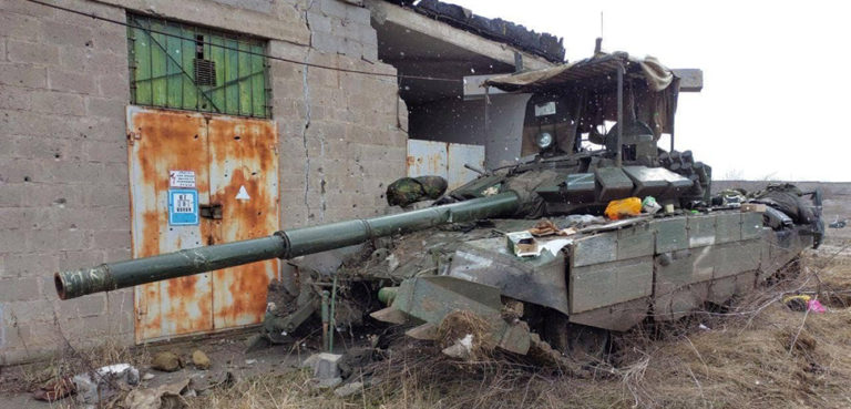cc Ministry of Internal Affairs Ukraine, modified, https://commons.wikimedia.org/wiki/File:Destruction_of_Russian_tanks_by_Ukrainian_troops_in_Mariupol_(3).jpg