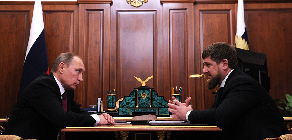 cc kremlin.ru, modified, https://commons.wikimedia.org/wiki/File:Vladimir_Putin_and_Ramzan_Kadyrov_(2015-12-10)_01.jpg