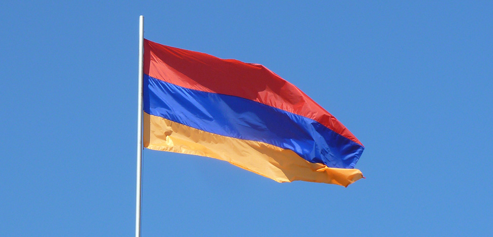 cc TheFlyingDutchman, modified, https://commons.wikimedia.org/wiki/File:Flag_of_Armenia_in_Yerevan.JPG