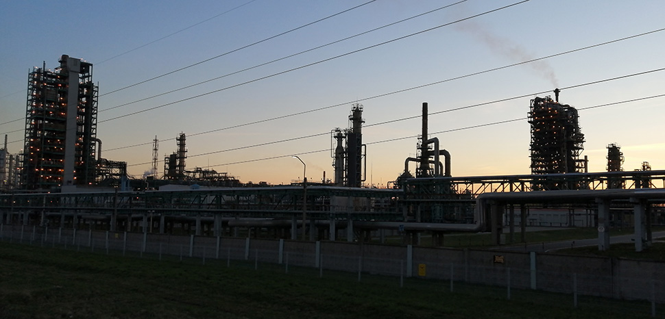 An oil refinery in Yaroslavl town, Russia, cc Svtk44, modified, https://commons.wikimedia.org/wiki/File:Yaroslavnefteorgsintez_oil_refinery_plant.jpg