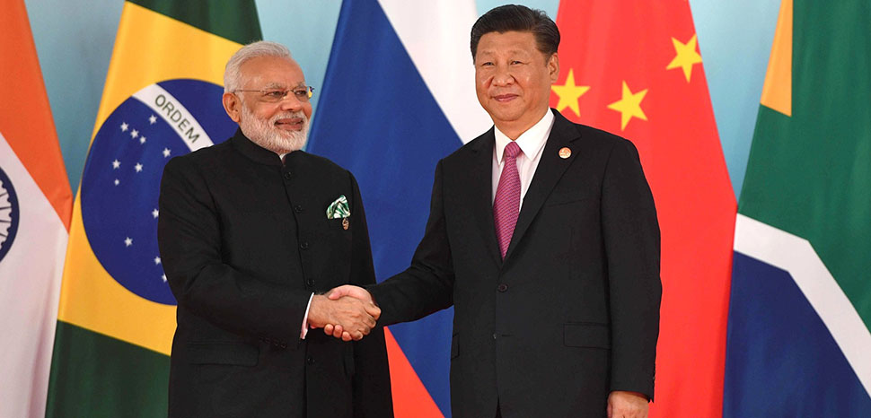 cc Presidential Press and Information Office, modified, https://commons.wikimedia.org/wiki/File:Prime_Minister_of_India_Narendra_Modi_and_President_of_China_Xi_Jinping_before_the_beginning_of_the_2017_BRICS_Leaders%27_meeting.jpg
